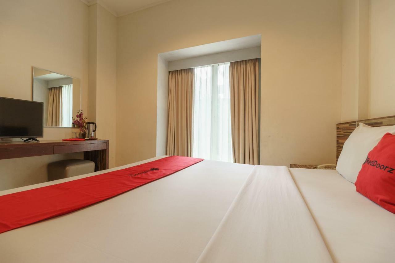 Reddoorz Plus @ Gunung Sahari 2 Jakarta Ngoại thất bức ảnh